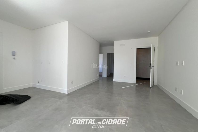 Apartamento &agrave; venda - 123m&sup2; - Meia Praia