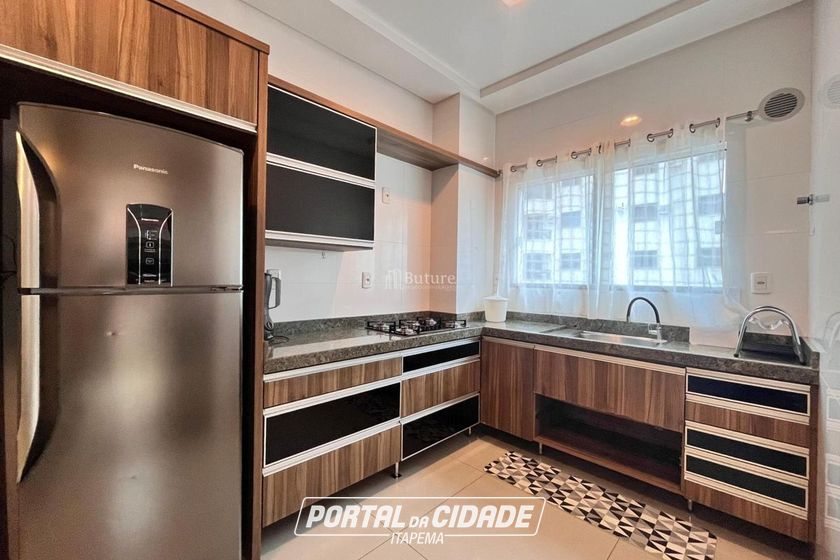Apartamento &agrave; venda - 142m&sup2; - Meia Praia