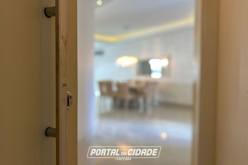 Apartamento &agrave; venda - 178m&sup2; - Meia Praia