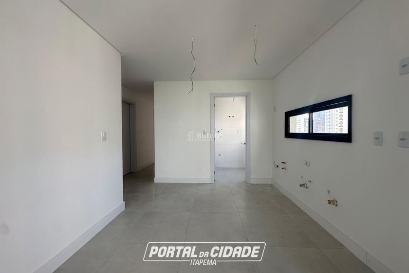Apartamento &agrave; venda - 95m&sup2; - Meia Praia