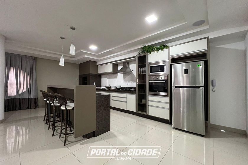 Apartamento &agrave; venda - 145m&sup2; - Meia Praia