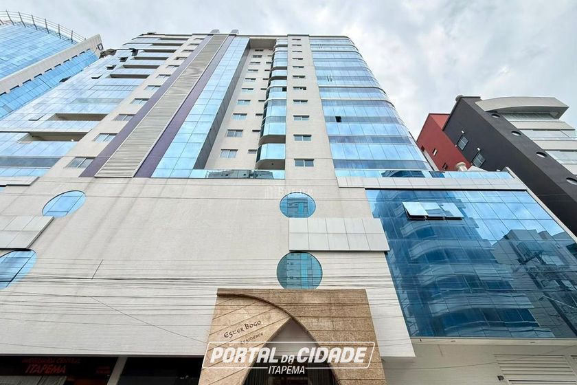 Apartamento &agrave; venda - 202m&sup2; - Meia Praia