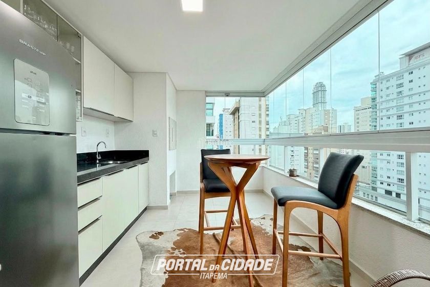 Apartamento &agrave; venda - 120m&sup2; - Meia Praia