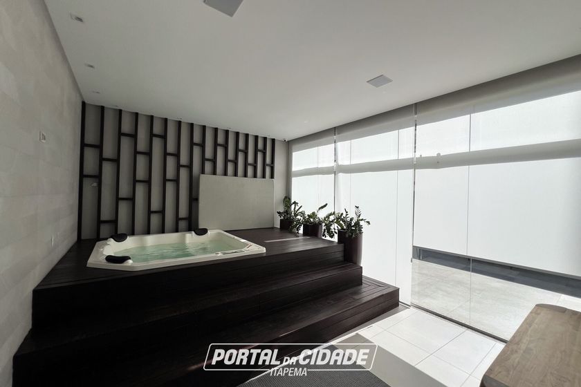 Apartamento &agrave; venda - 145m&sup2; - Meia Praia