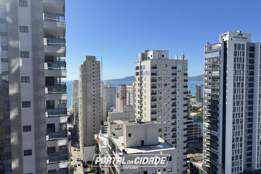 Apartamento &agrave; venda - 129m&sup2; - Meia Praia