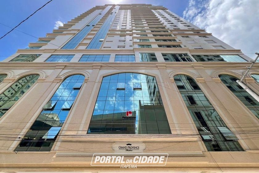 Apartamento &agrave; venda - 180m&sup2; - Meia Praia