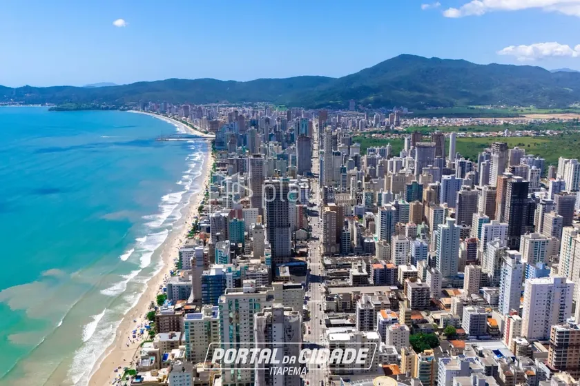 Apartamento &agrave; venda - 115m&sup2; - Meia Praia