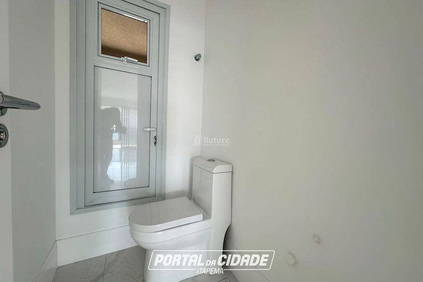 Apartamento &agrave; venda - 180m&sup2; - Meia Praia