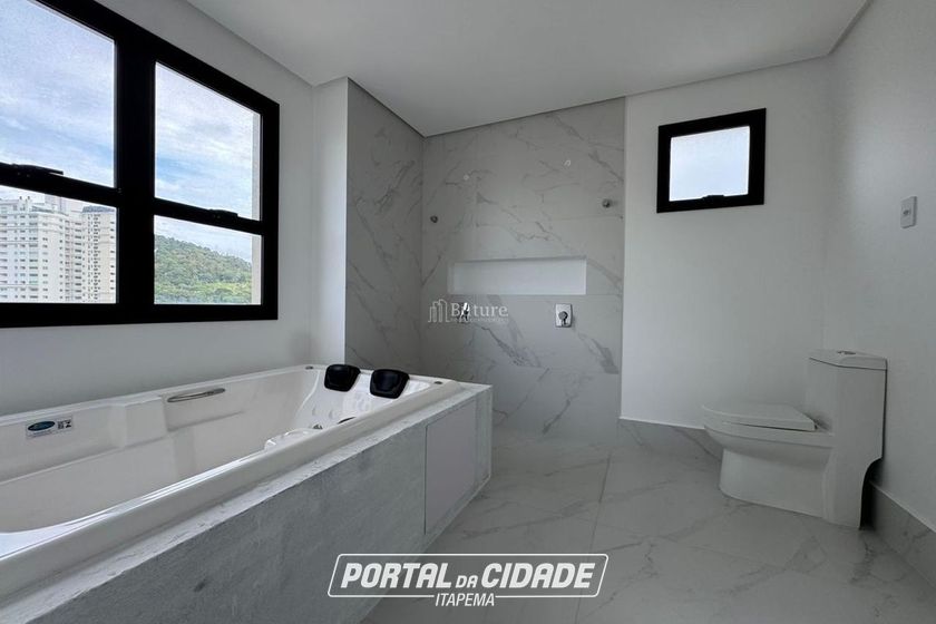 Apartamento &agrave; venda - 210m&sup2; - Centro