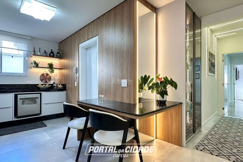 Apartamento &agrave; venda - 140m&sup2; - Meia Praia
