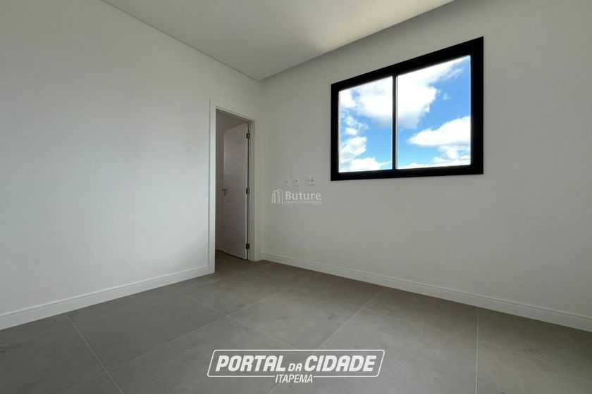 Apartamento &agrave; venda - 137m&sup2; - Meia Praia
