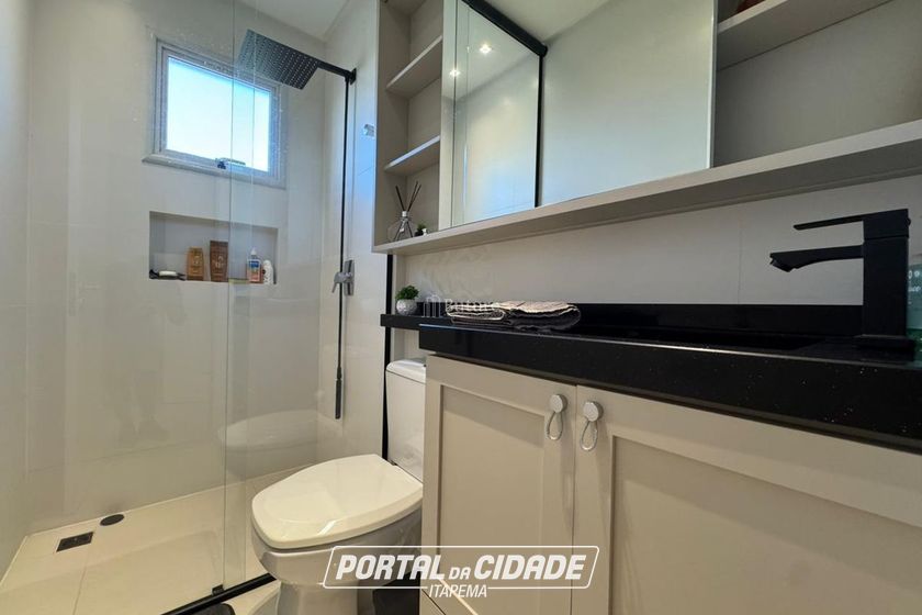 Apartamento &agrave; venda - 85m&sup2; - Meia Praia