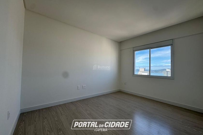 Apartamento &agrave; venda - 180m&sup2; - Meia Praia