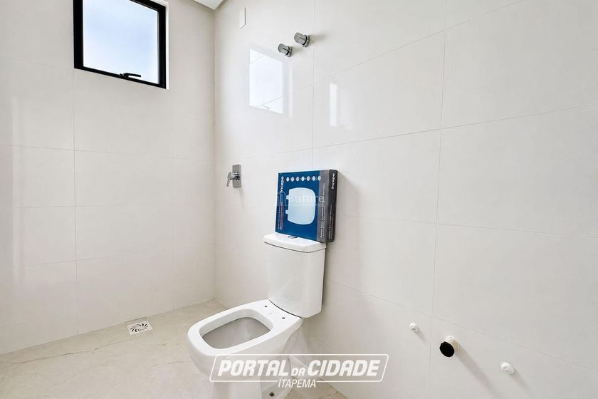 Apartamento &agrave; venda - 127m&sup2; - Meia Praia