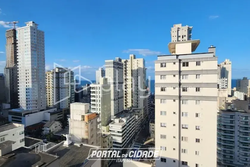 Apartamento &agrave; venda - 132m&sup2; - Meia Praia