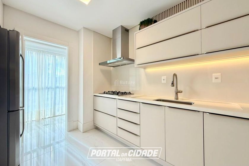 Apartamento &agrave; venda - 180m&sup2; - Meia Praia