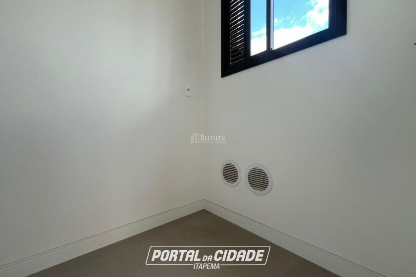 Apartamento &agrave; venda - 137m&sup2; - Meia Praia