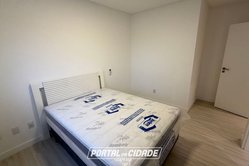 Apartamento para alugar - 115m&sup2; - Meia Praia
