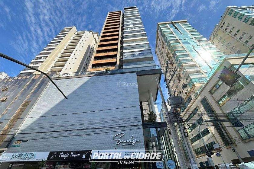 Apartamento &agrave; venda - 135m&sup2; - Meia Praia