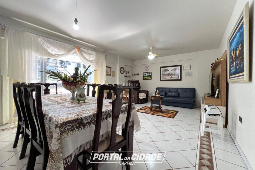Apartamento &agrave; venda - 140m&sup2; - Meia Praia
