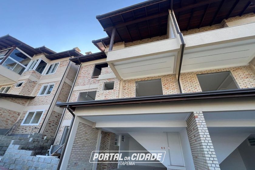 Casa &agrave; venda - 200m&sup2; - Canto da Praia