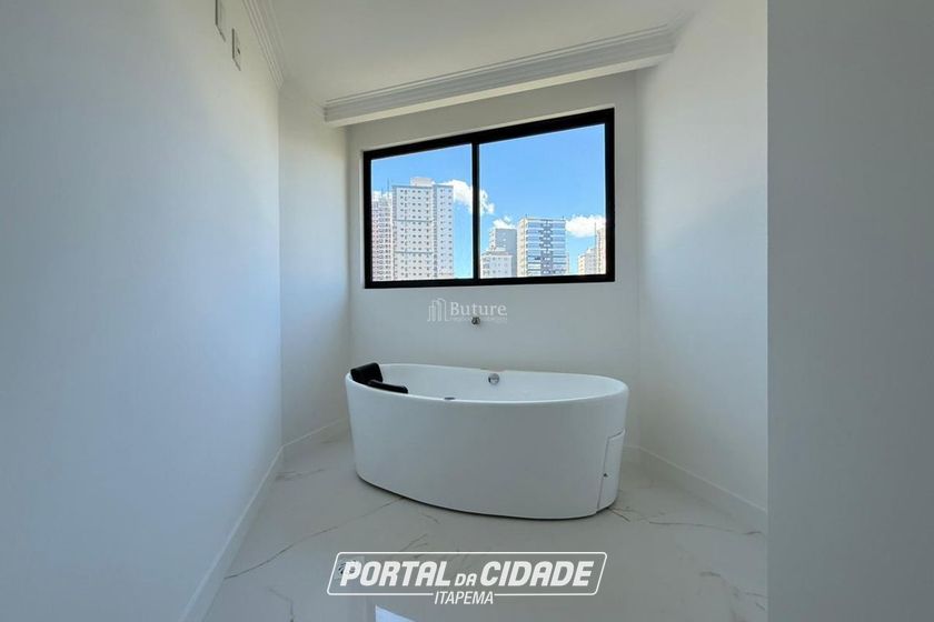 Apartamento &agrave; venda - 163m&sup2; - Meia Praia