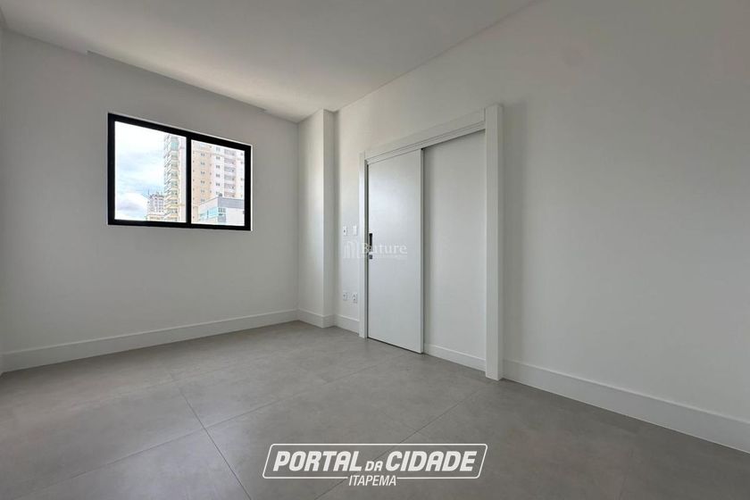 Apartamento &agrave; venda - 177m&sup2; - Meia Praia