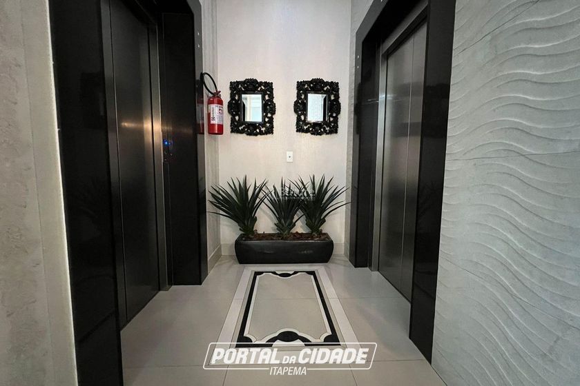 Apartamento &agrave; venda - 178m&sup2; - Meia Praia