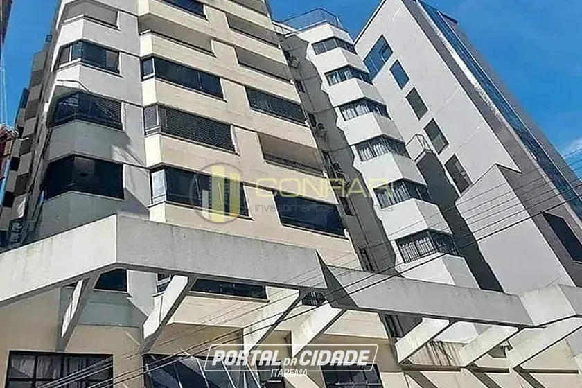 Apartamento &agrave; venda - 126m&sup2; - Meia Praia