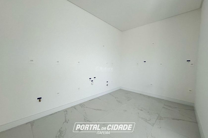 Apartamento &agrave; venda - 153m&sup2; - Meia Praia