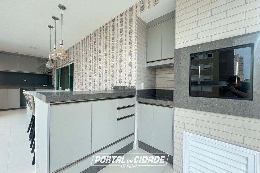 Apartamento &agrave; venda - 141m&sup2; - Meia Praia