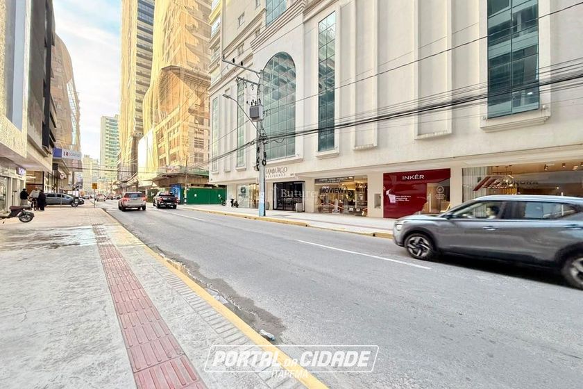 Sala Comercial &agrave; venda - 68m&sup2; - Meia Praia