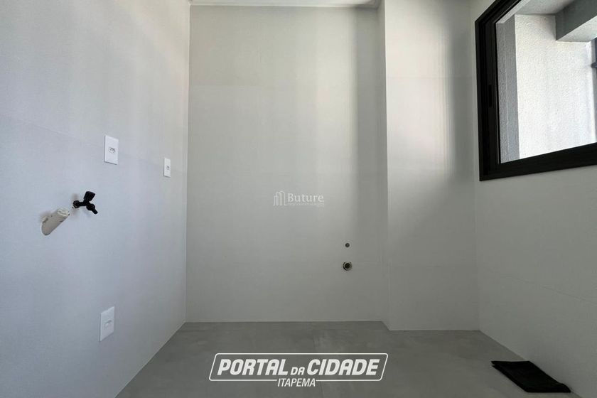 Apartamento &agrave; venda - 132m&sup2; - Meia Praia