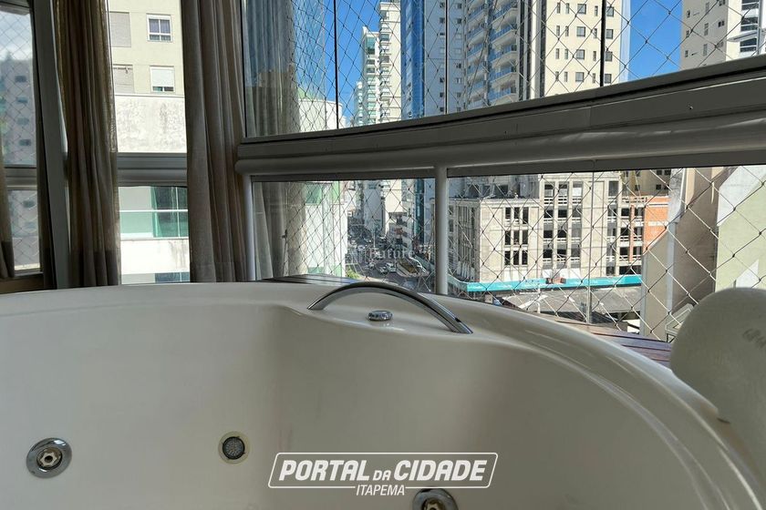 Apartamento &agrave; venda - 178m&sup2; - Meia Praia