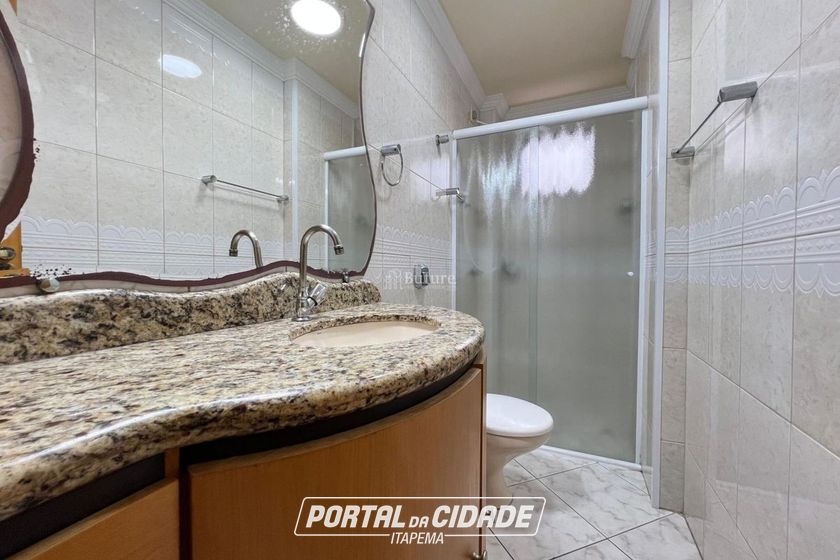 Apartamento &agrave; venda - 146m&sup2; - Meia Praia
