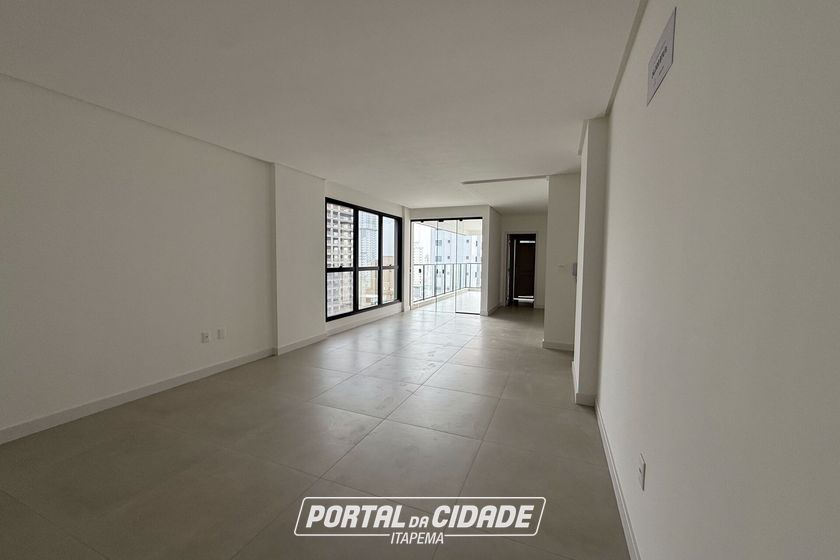 Apartamento &agrave; venda - 136m&sup2; - Meia Praia