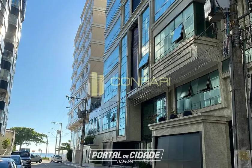 Apartamento &agrave; venda - 140m&sup2; - Meia Praia