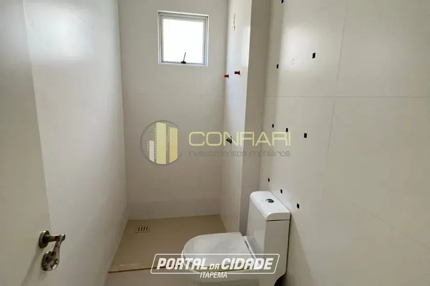 Apartamento &agrave; venda - 240m&sup2; - Meia Praia