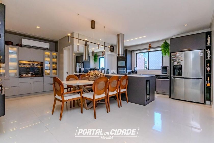 Apartamento &agrave; venda - 200m&sup2; - Meia Praia