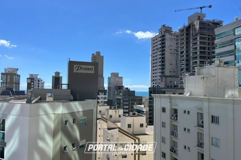 Apartamento &agrave; venda - 137m&sup2; - Meia Praia