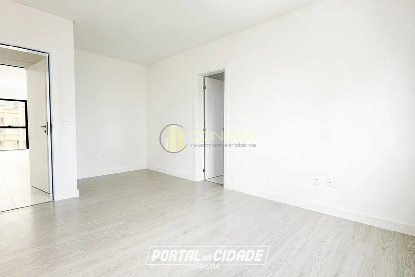 Apartamento &agrave; venda - 130m&sup2; - Meia Praia