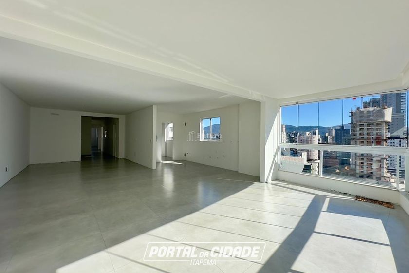 Apartamento &agrave; venda - 158m&sup2; - Meia Praia
