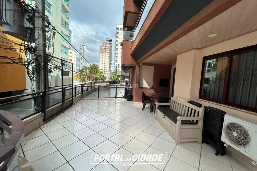 Apartamento &agrave; venda - 147m&sup2; - Meia Praia