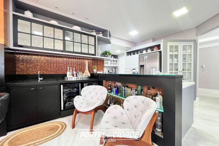 Apartamento &agrave; venda - 198m&sup2; - Meia Praia