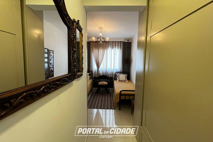 Apartamento &agrave; venda - 128m&sup2; - Meia Praia