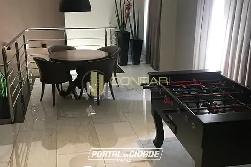 Apartamento &agrave; venda - 135m&sup2; - Meia Praia