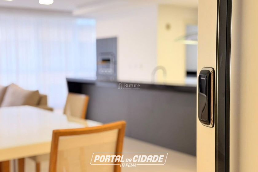 Apartamento &agrave; venda - 220m&sup2; - Meia Praia