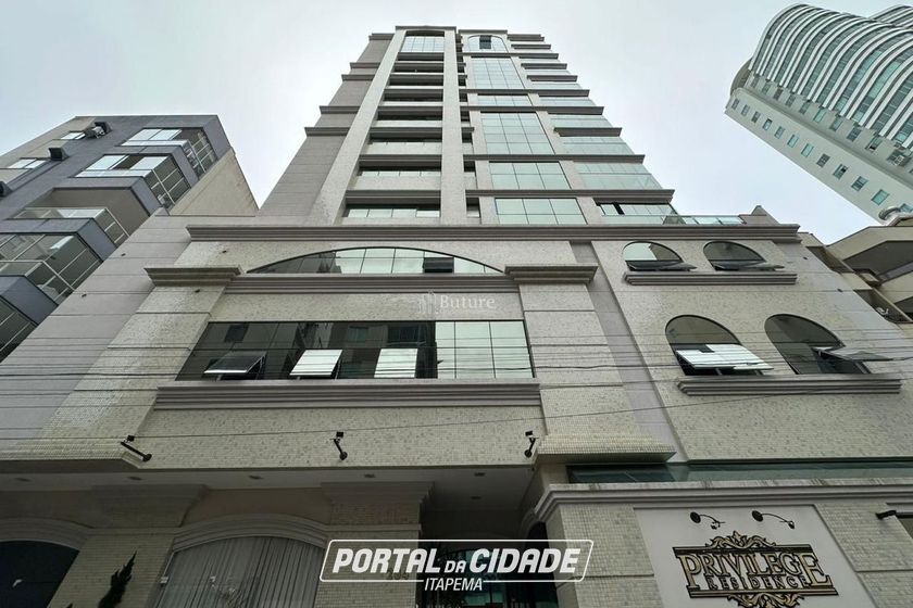 Apartamento &agrave; venda - 169m&sup2; - Meia Praia