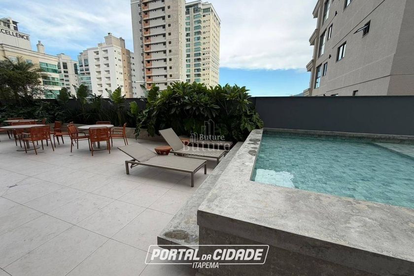 Apartamento &agrave; venda - Meia Praia