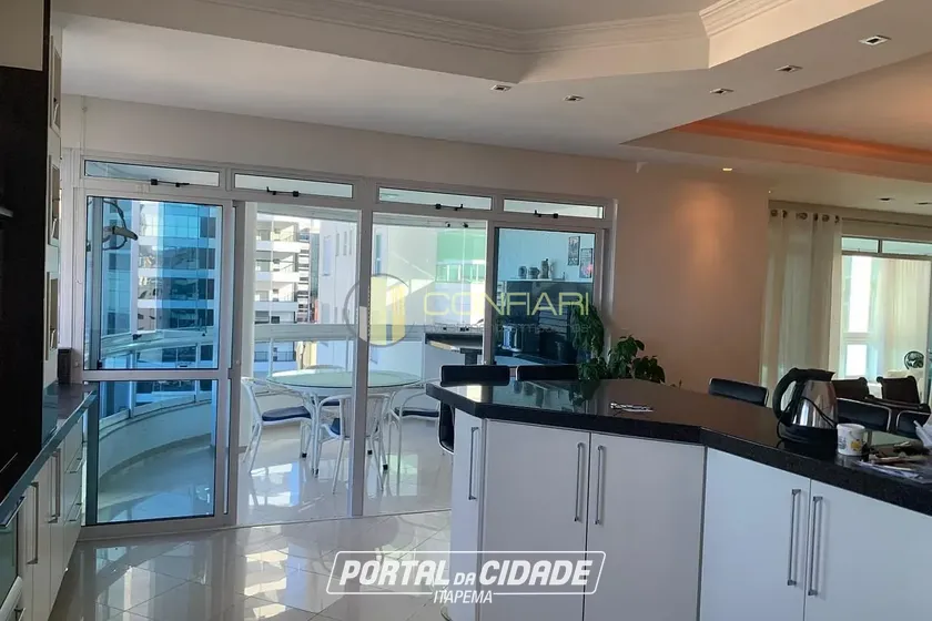 Apartamento &agrave; venda - 206m&sup2; - Meia Praia